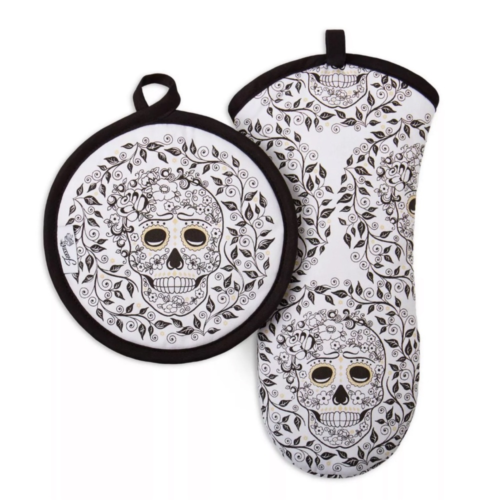 NWT FIESTAWARE SKULL OVEN MITT AND POTHOLDER SET